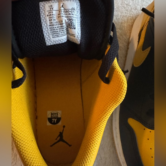 🏀 Jordan 1️⃣ Sneakers 💛 - Picture 12 of 12